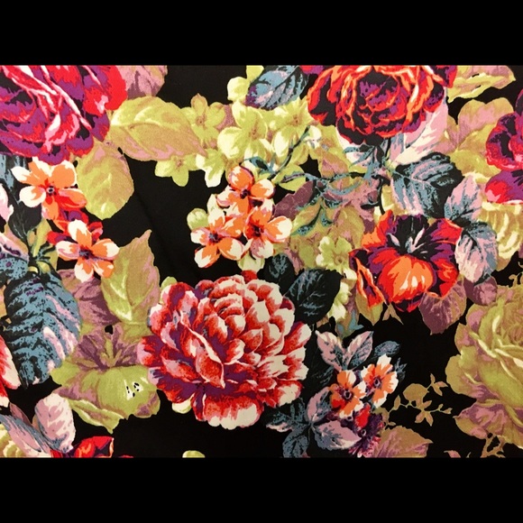 NWOT Floral print dress with pockets and belt - Picture 7 of 10